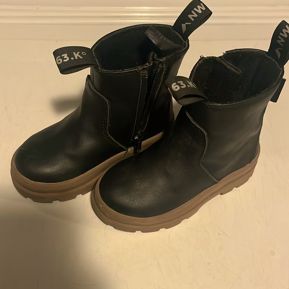 Girls boots